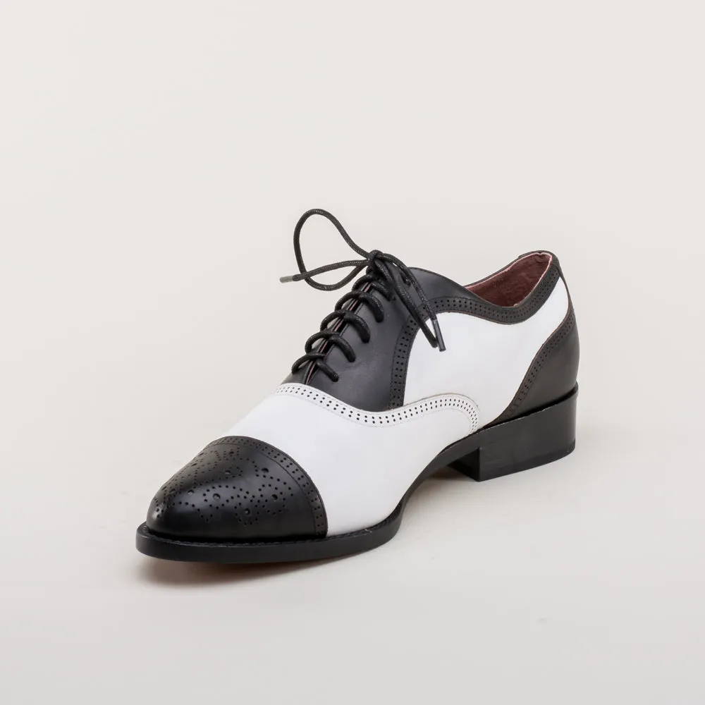 Gladys Women's Vintage Cap Toe Oxfords (Black/White)