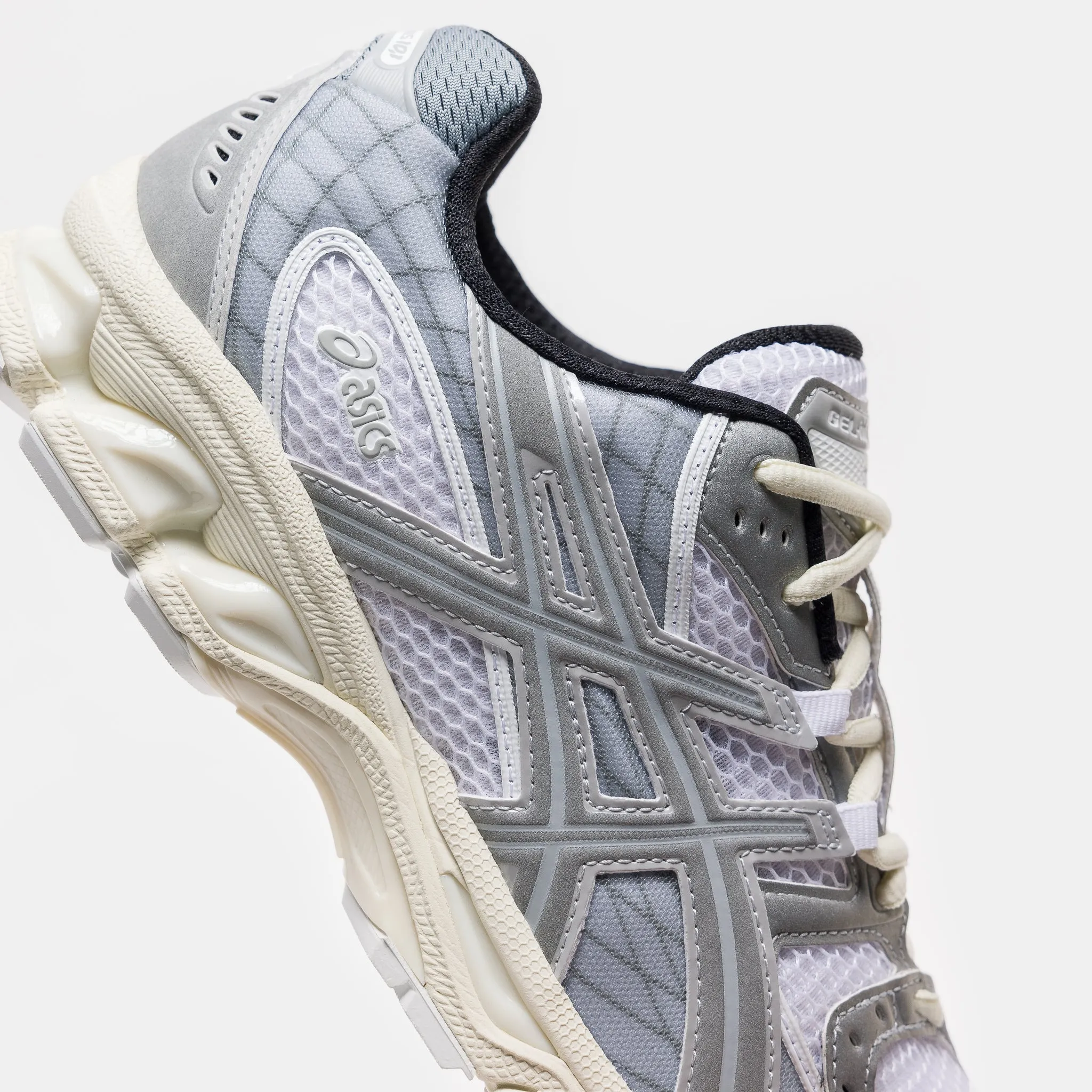 MIN NANO Gel-Nimbus 10.1 Sneaker in White/Sheet Rock