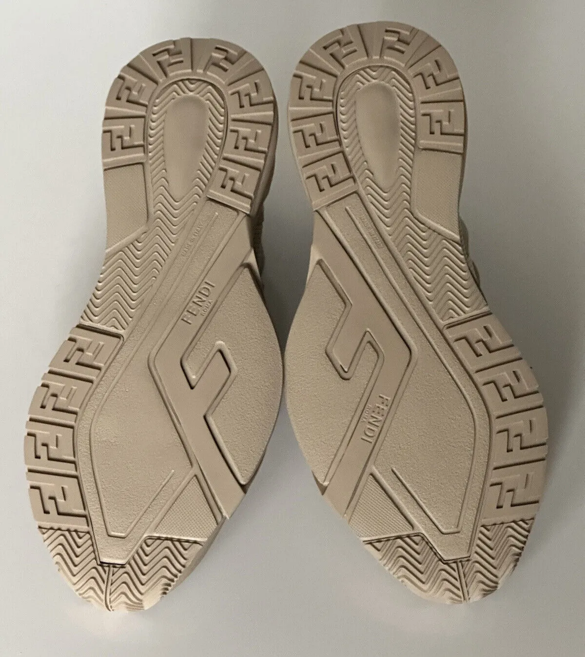 NIB 1050 Fendi Flow Men's Fabric Beige Sneakers 11 US (44 Euro) 7E1504 Italy