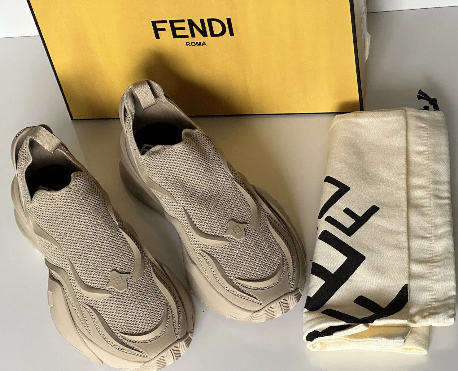 NIB 1050 Fendi Flow Men's Fabric Beige Sneakers 11 US (44 Euro) 7E1504 Italy